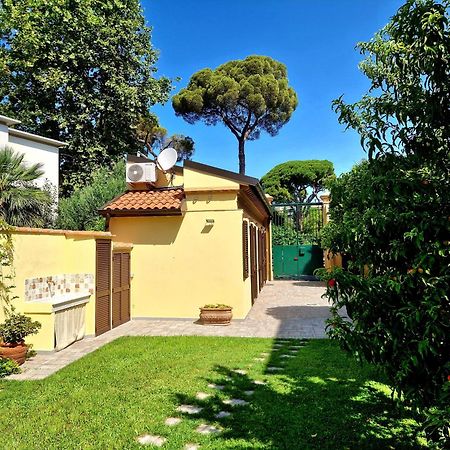 Serra Di Mare Casa Con Giardino Livorno Exterior photo