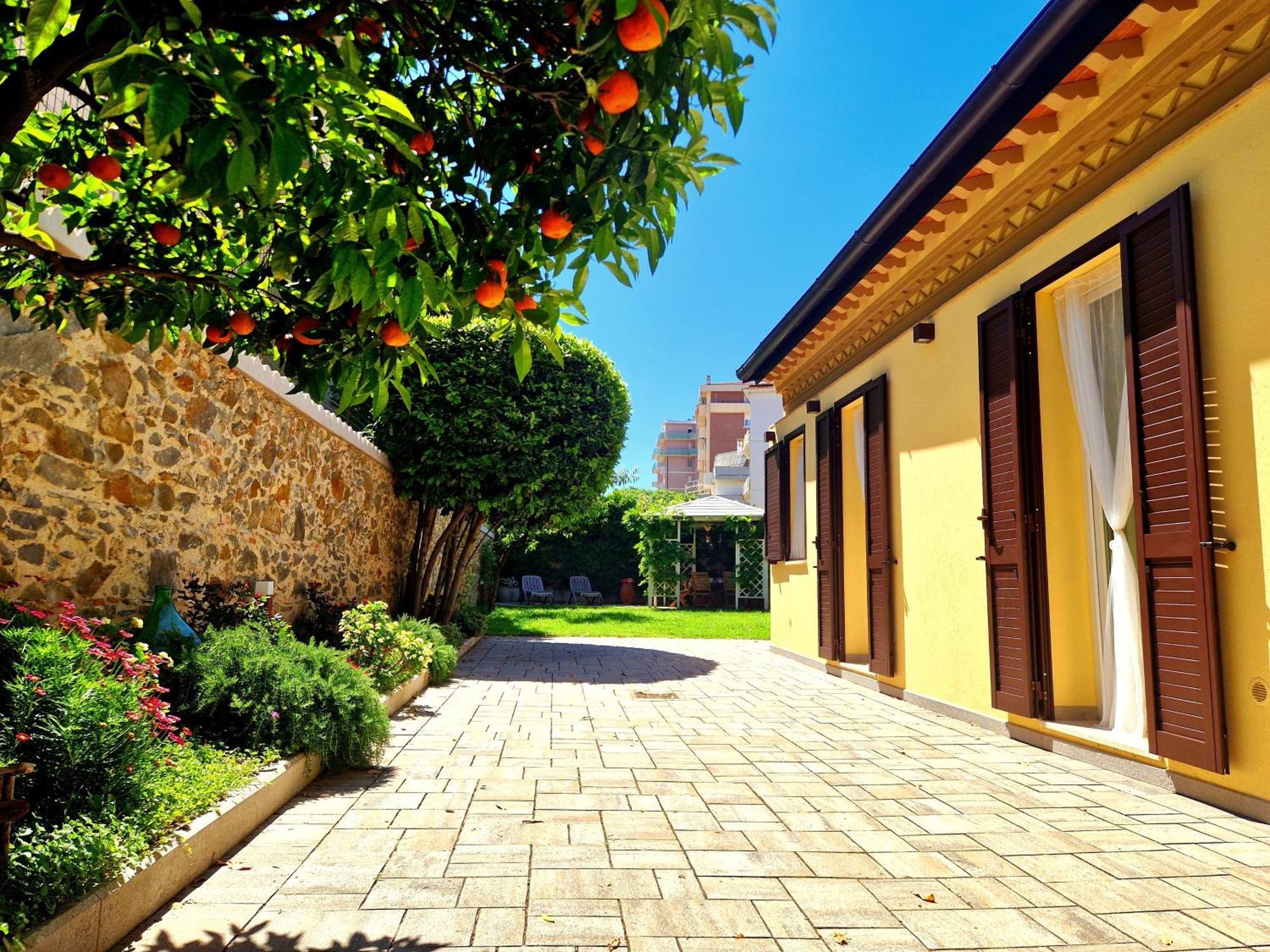 Serra Di Mare Casa Con Giardino Livorno Exterior photo